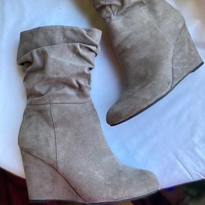 Grey suede ankle boots 10
